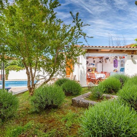 Nature & Sea Holiday Home With Pool Пула Екстериор снимка