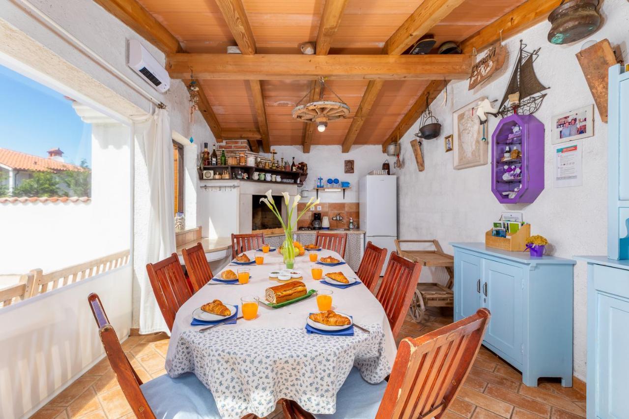 Nature & Sea Holiday Home With Pool Пула Екстериор снимка