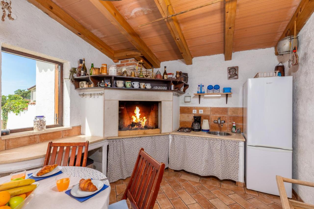 Nature & Sea Holiday Home With Pool Пула Екстериор снимка