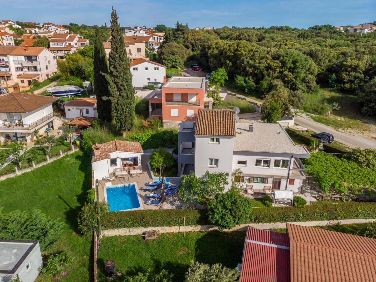 Nature & Sea Holiday Home With Pool Пула Екстериор снимка