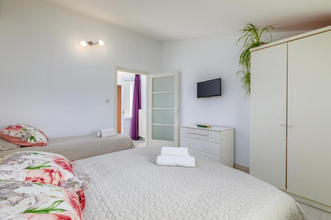 Nature & Sea Holiday Home With Pool Пула Екстериор снимка